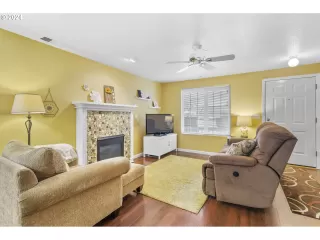 Photo #6: 24315369 Listing