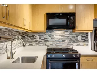 Photo #5: 24316109 Listing 