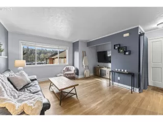 Photo #5: 24316456 Listing