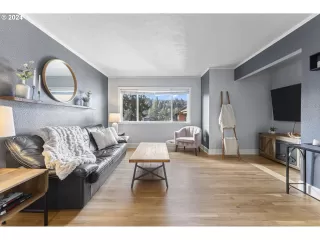 Photo #6: 24316456 Listing