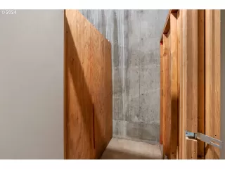 Photo #1: 24316976 Listing