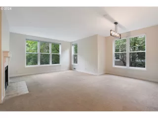 Photo #3: 24316976 Listing