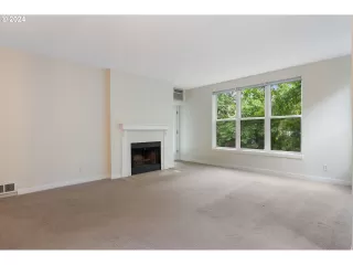 Photo #5: 24316976 Listing