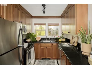 Photo #2: 24317035 Listing