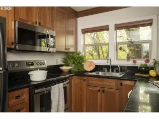 Photo #3: 24317035 Listing