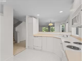 Photo #5: 24317534 Listing