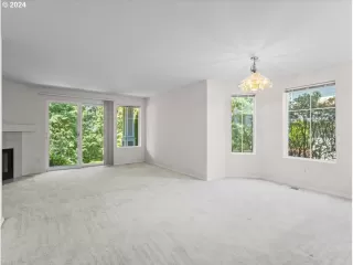 Photo #6: 24317534 Listing