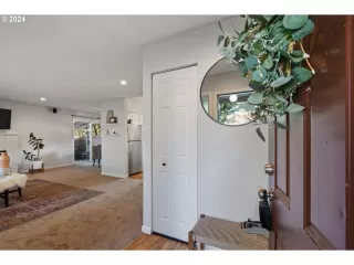 Photo #5: 24317712 Listing 