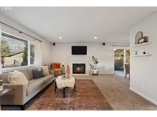 Photo #6: 24317712 Listing 