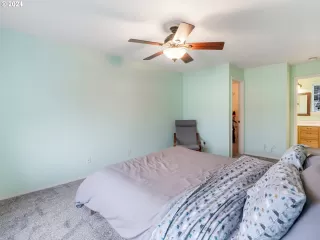 Photo #4: 24317900 Listing