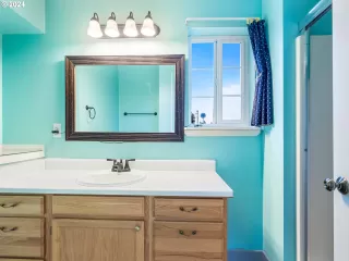 Photo #5: 24317900 Listing