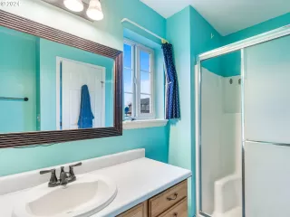 Photo #6: 24317900 Listing