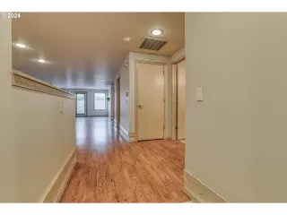 Photo #3: 24317918 Listing