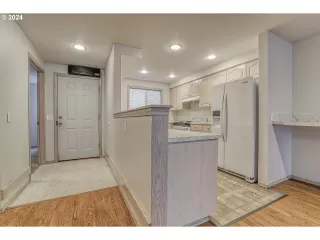 Photo #4: 24317918 Listing