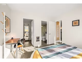 Photo #3: 24318573 Listing 