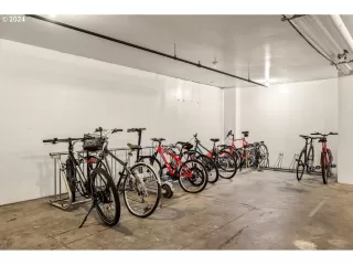 Photo #6: 24318573 Listing 