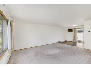 Photo #2: 24318647 Listing