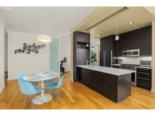 Photo #1: 24319105 Listing