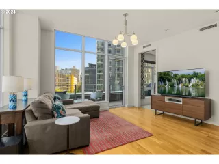 Photo #3: 24319105 Listing