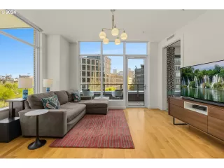 Photo #4: 24319105 Listing