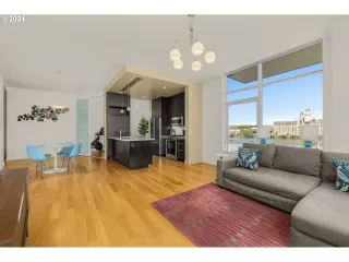 Photo #5: 24319105 Listing