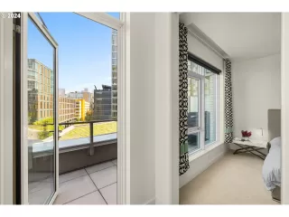 Photo #6: 24319105 Listing