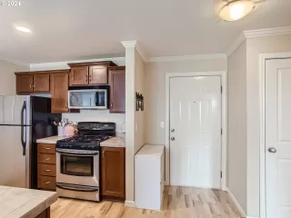 Photo #2: 24320338 Listing 