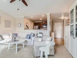 Photo #5: 24320338 Listing 