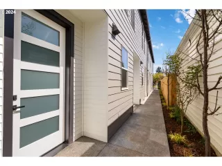 Photo #3: 24320916 Listing