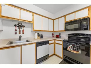 Photo #5: 24321601 Listing