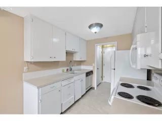 Photo #6: 24322308 Listing