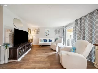 Photo #6: 24322441 Listing 