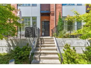 Photo #2: 24322598 Listing