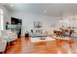 Photo #4: 24322598 Listing