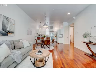 Photo #6: 24322598 Listing