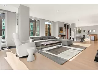 Photo #6: 24322654 Listing