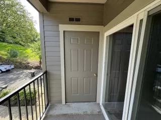 Photo #5: 24323335 Listing