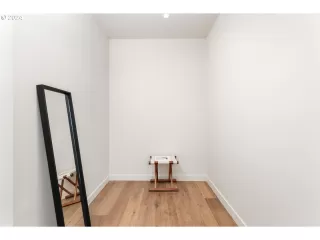 Photo #5: 24323637 Listing