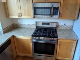 Photo #2: 24323798 Listing