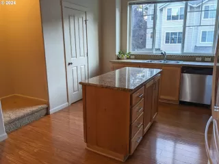 Photo #3: 24323798 Listing