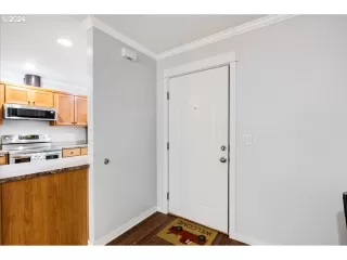 Photo #3: 24323998 Listing