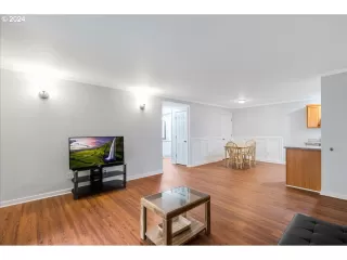 Photo #6: 24323998 Listing