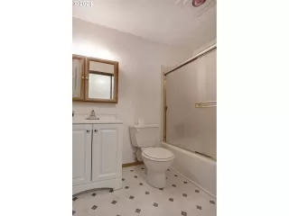 Photo #4: 24324668 Listing