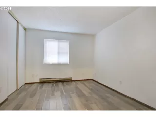 Photo #5: 24324668 Listing