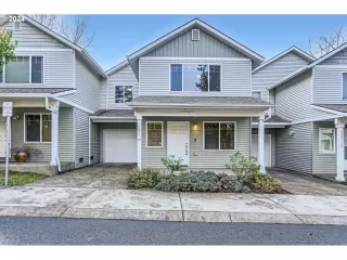 More Details about MLS # 24324872 : 10611 NE FREMONT ST 12