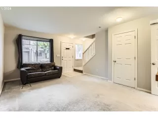 Photo #5: 24324872 Listing