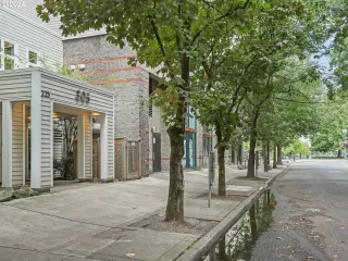 Photo #1: 24325394 Listing 