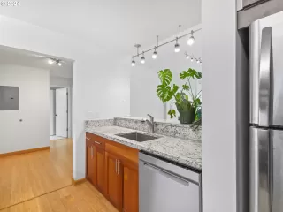 Photo #5: 24325394 Listing 