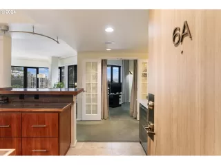 Photo #5: 24325837 Listing