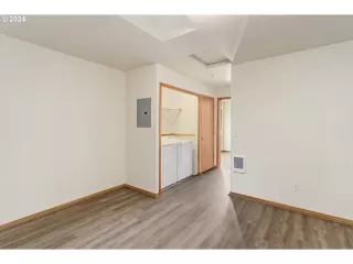 Photo #4: 24326123 Listing